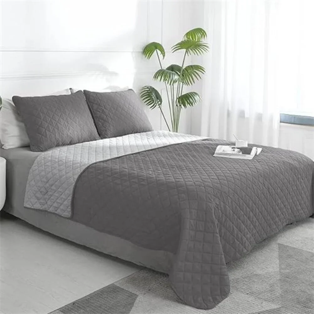 Easy-Going Full/Queen Size Reversible Quilt Set with 1 Quilt and 2 Pillow Shams
